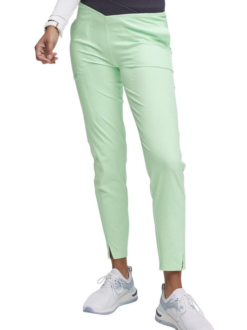 NWOT HeartSoul Scrubs in Pixie Green Size Medium Pull on Pants